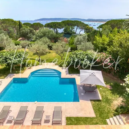 Villa Capilla, Sea View